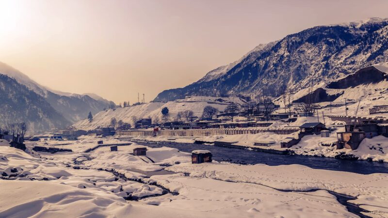 Kalam Valley in Winter – Snow, Silence & Scenery