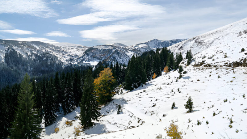 Best Places to Visit in Pakistan in November – Snowy Peaks & Autumn Trails