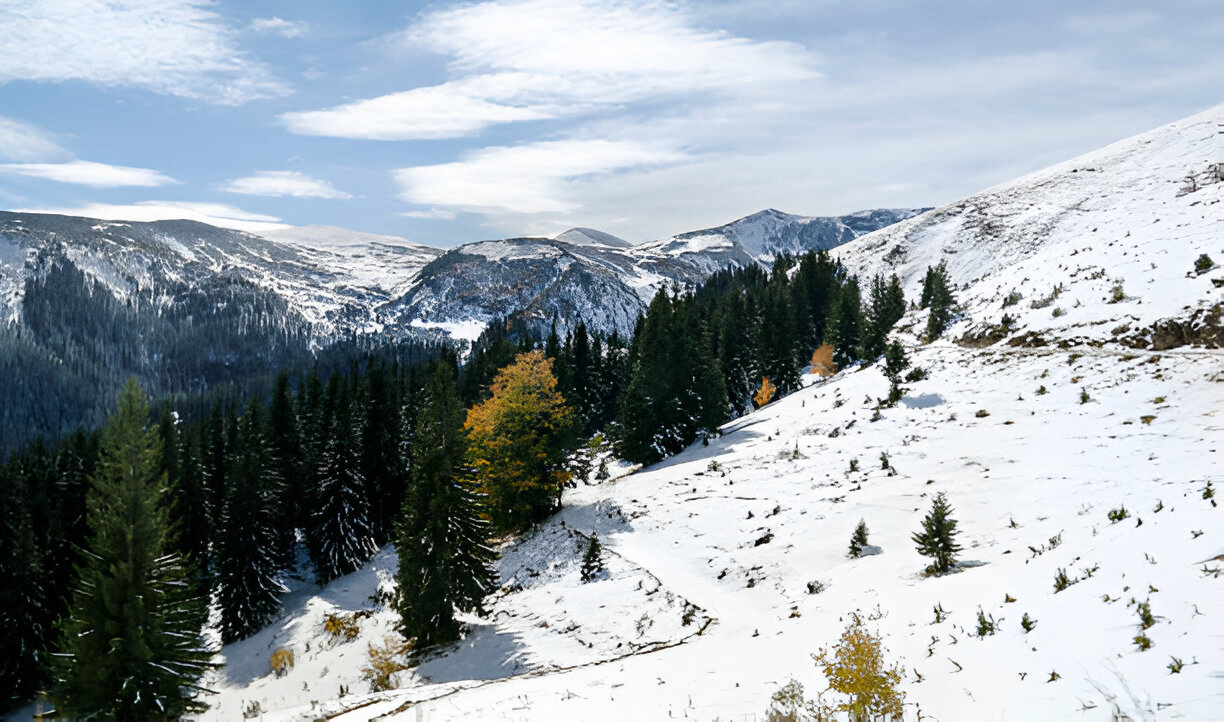 Best Places to Visit in Pakistan in November – Snowy Peaks & Autumn Trails
